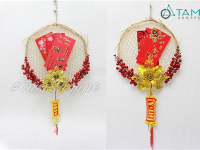 Vòng treo cửa Tết 3 bao lì xì dài cherry đỏ ĐK 30cm T-VTC-14